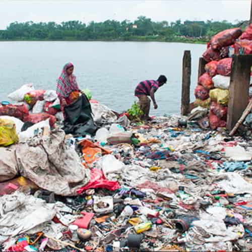Ragpickers wade through piles of trash to survive in generational slums