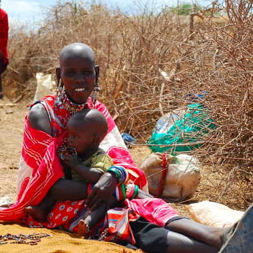 Woman with her child in poverty in Kenya