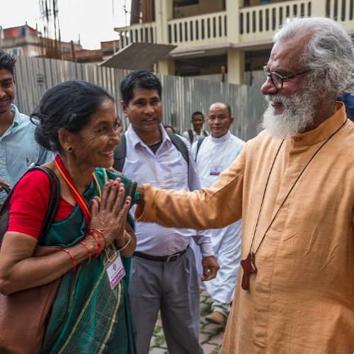 GFA World (Gospel for Asia) founder, Dr. KP Yohannan, shares the love of Jesus on the streets of South Asia
