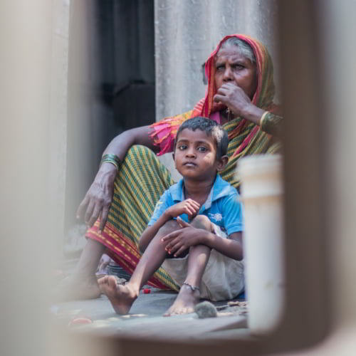Mother and child in poverty on the streets of South Asia