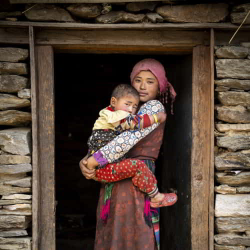 Mother and child in poverty in South Asia